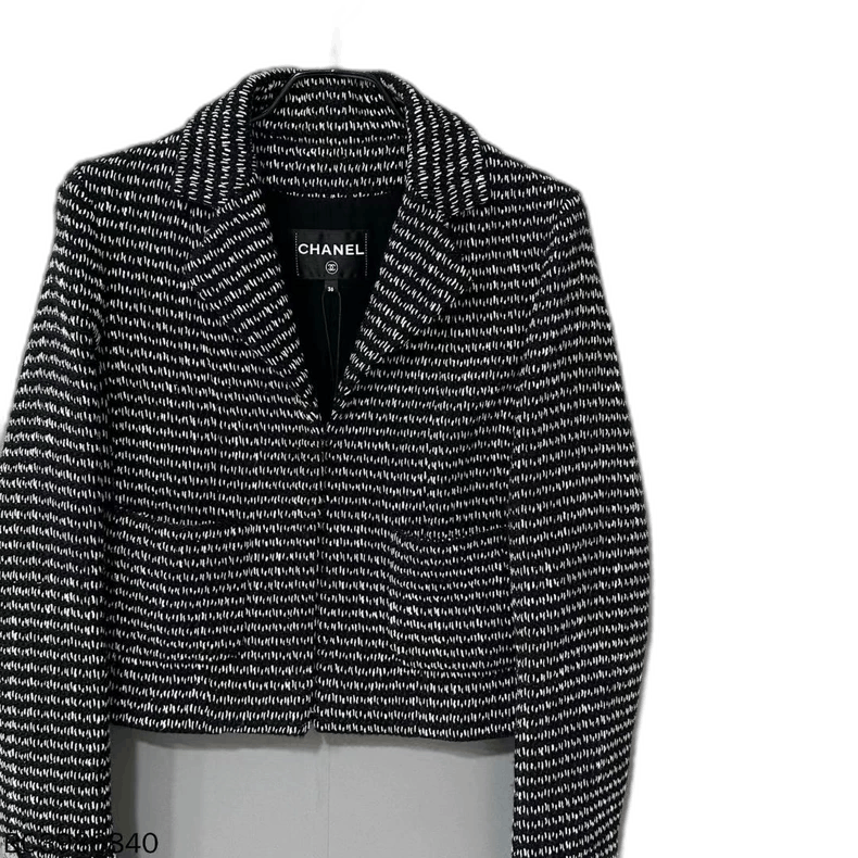 Chanel Black and White Chanel Button-Up Coat Size US S / EU 44-46 / 1 - 1 Thumbnail