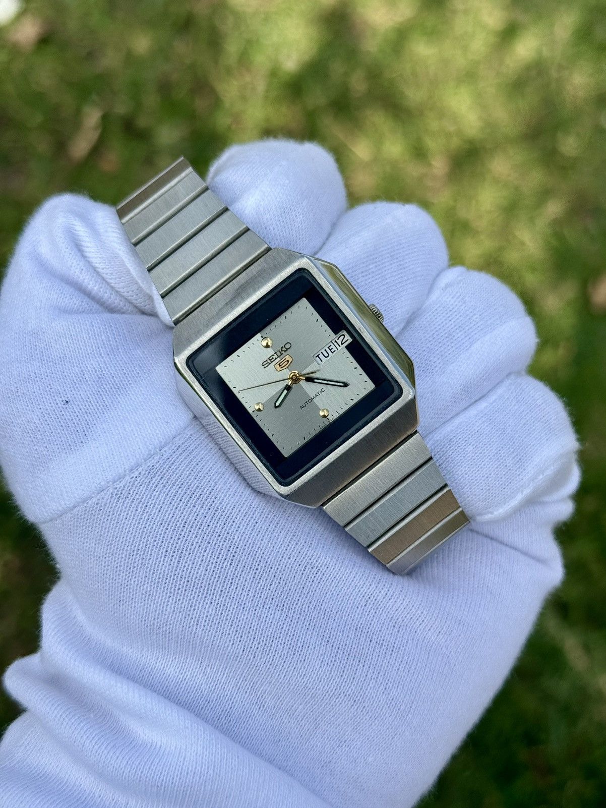 Seiko Vintage Seiko 5 Automatic japan Watch: silver Dial, TV Case Size 36 - 2 Thumbnail