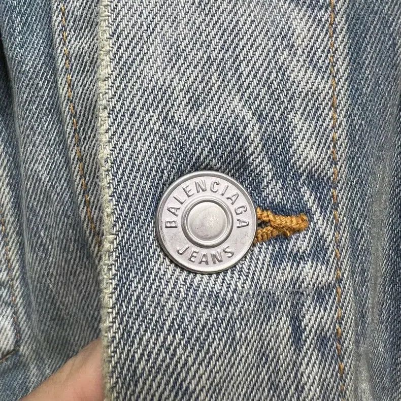 Balenciaga Balenciaga Reverse Logo Blue Washed Denim Jacket Size US L / EU 52-54 / 3 - 3 Thumbnail