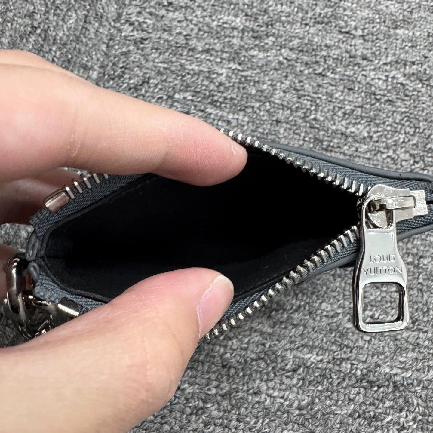 Louis Vuitton LV Climbing Series coin purse Size ONE SIZE - 5 Thumbnail