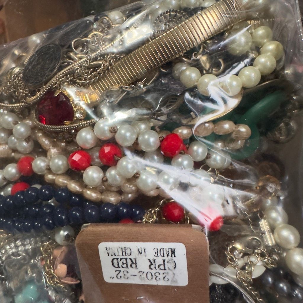 Vintage Bulk Necklaces Jewelry Lot Gallon Bag Mostly Necklaces Vinta Size ONE SIZE - 3 Thumbnail