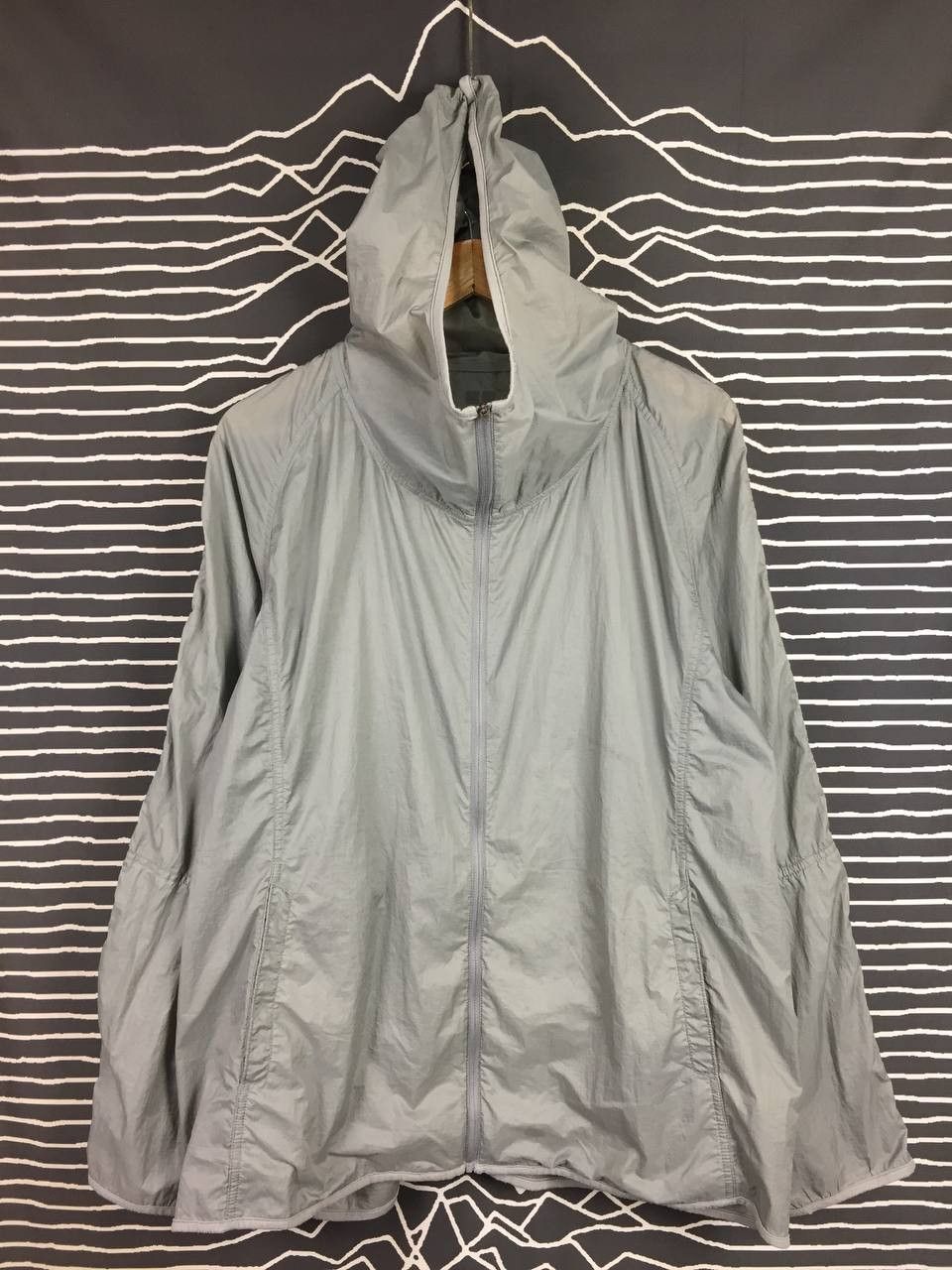 Uniqlo Uniqlo Nylon Lightweight Hooded Windbreaker Jacket Size US XL / EU 56 / 4 - 3 Thumbnail