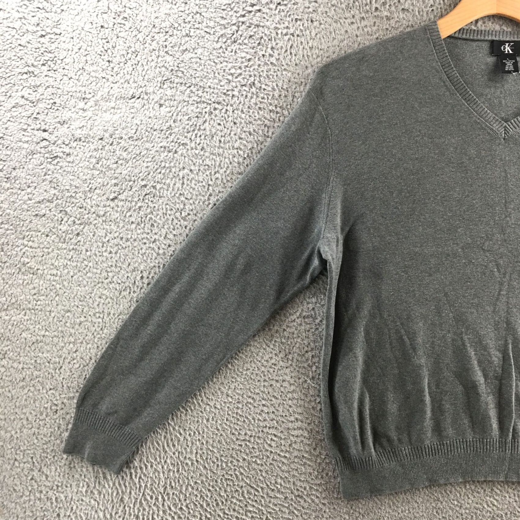 Calvin Klein Calvin Klein CK Sweater Mens Large Gray V-Neck Knit Pullover Classic Cotton Size US L / EU 52-54 / 3 - 4 Thumbnail