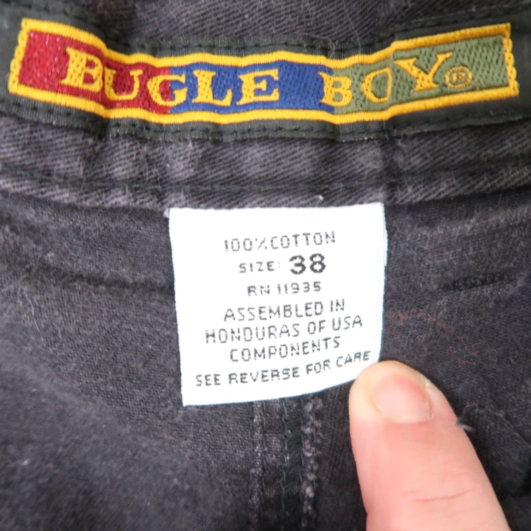 Bugle Boy VINTAGE Bugle Boy Black Denim Pleat Front Mid Length Shorts Men 38 90s 80s Casual Cotton Chino Inseam 7 in Size US 38 / EU 54 - 3 Thumbnail