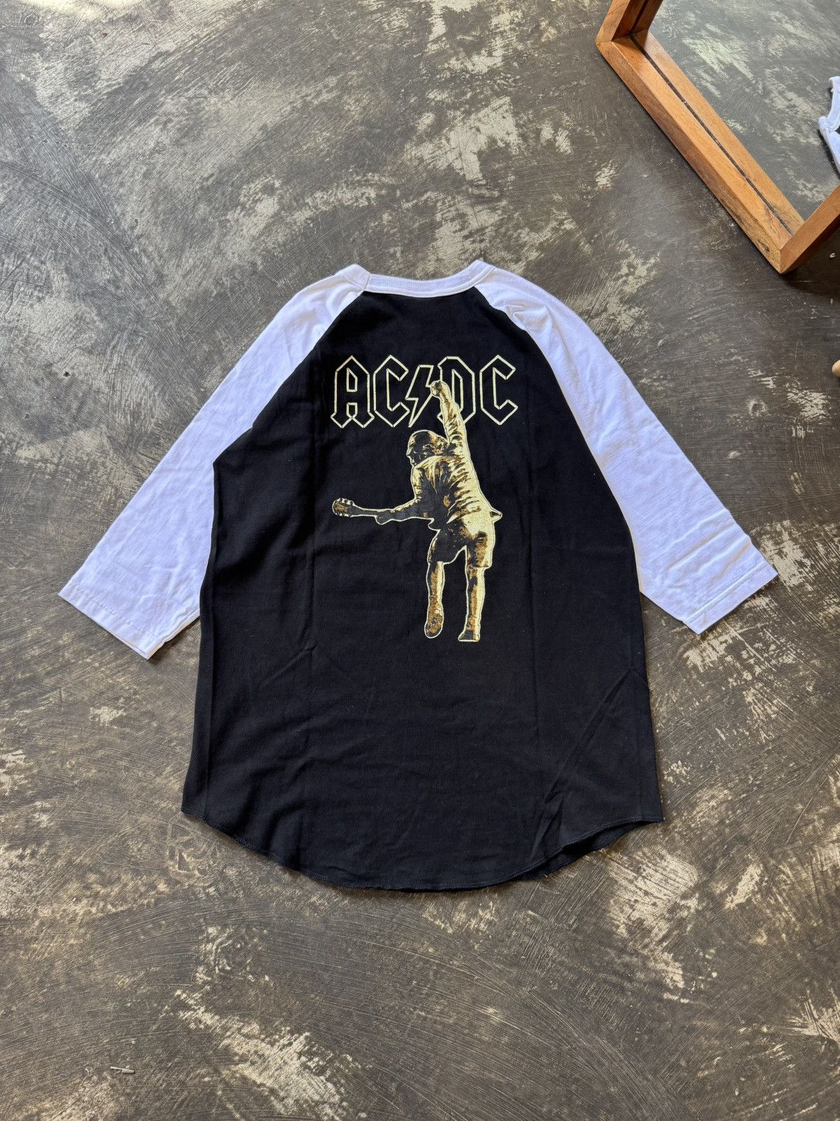 Band Tees VINTAGE 00’S ACDC RAGLAN T-SHIRT Size US M / EU 48-50 / 2 - 4 Thumbnail