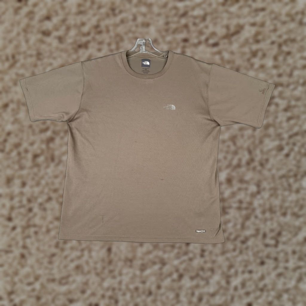 The North Face VINTAGE is not applicable; The North Face Shirt Men Medium Beige Short Sleeve Crew Neck Vaporwick Poly READ Size US M / EU 48-50 / 2 - 1 Thumbnail