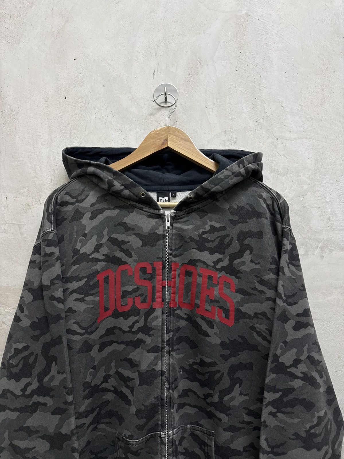 DC 2000s DC Shoes Zip Up Distressed y2k Hoodie Realtree style Size US L / EU 52-54 / 3 - 2 Thumbnail