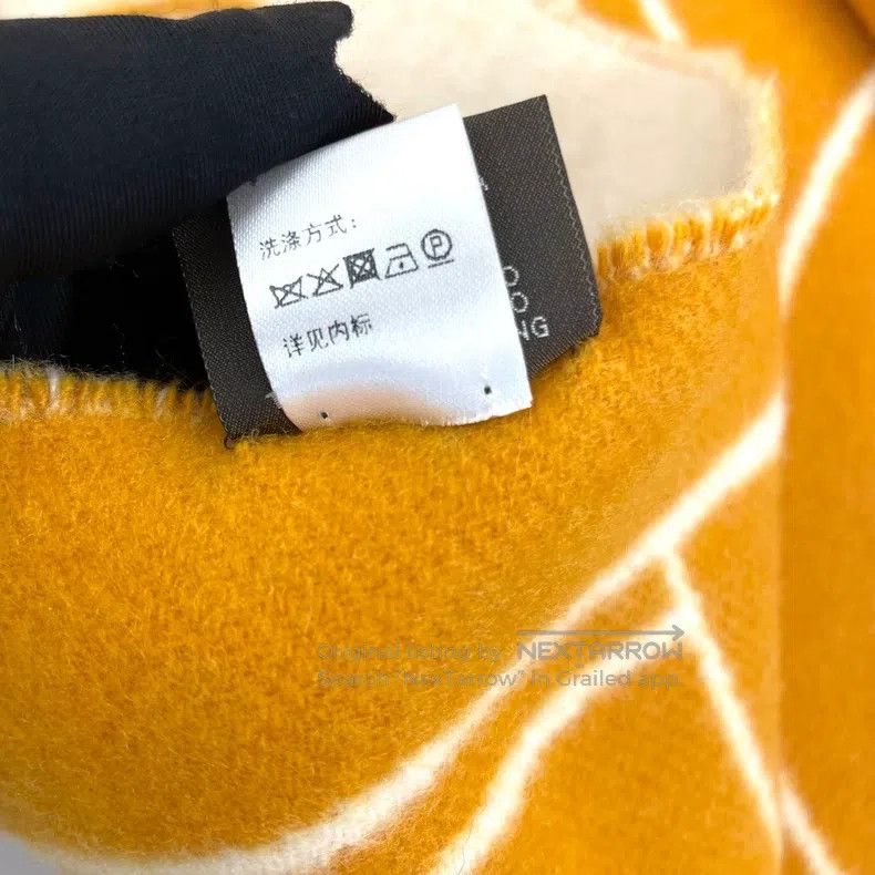 Hermes Hermes Horsehead Cashmere Scarf with Contrasting Color Emb Size ONE SIZE - 5 Thumbnail
