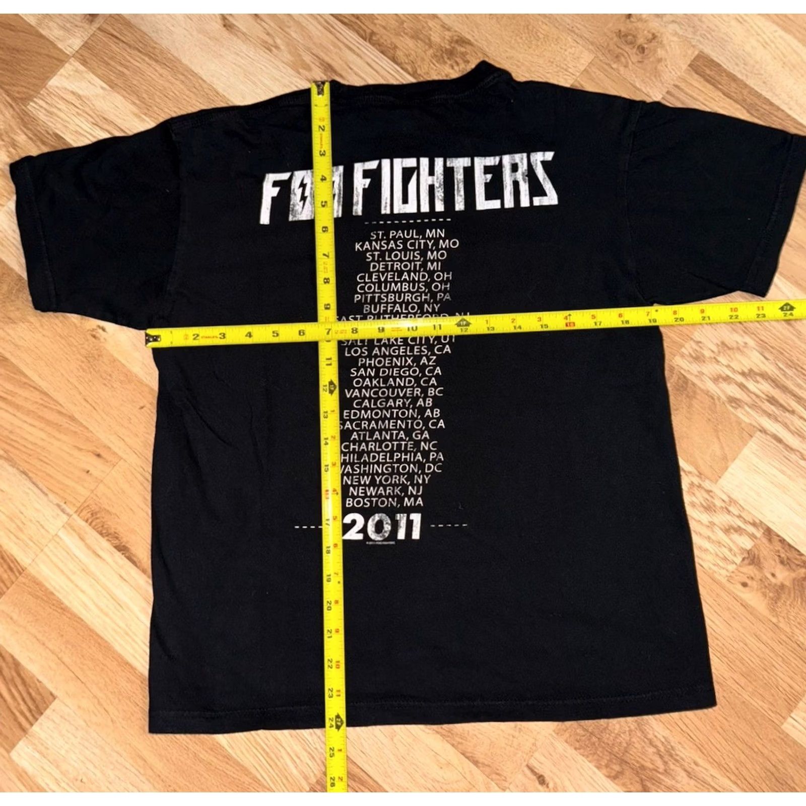 Tultex Foo Fighters Tour 2011 Band Shirt Tultex Size M Black Men Short Sleeve Tee Shirts Size US M / EU 48-50 / 2 - 4 Thumbnail