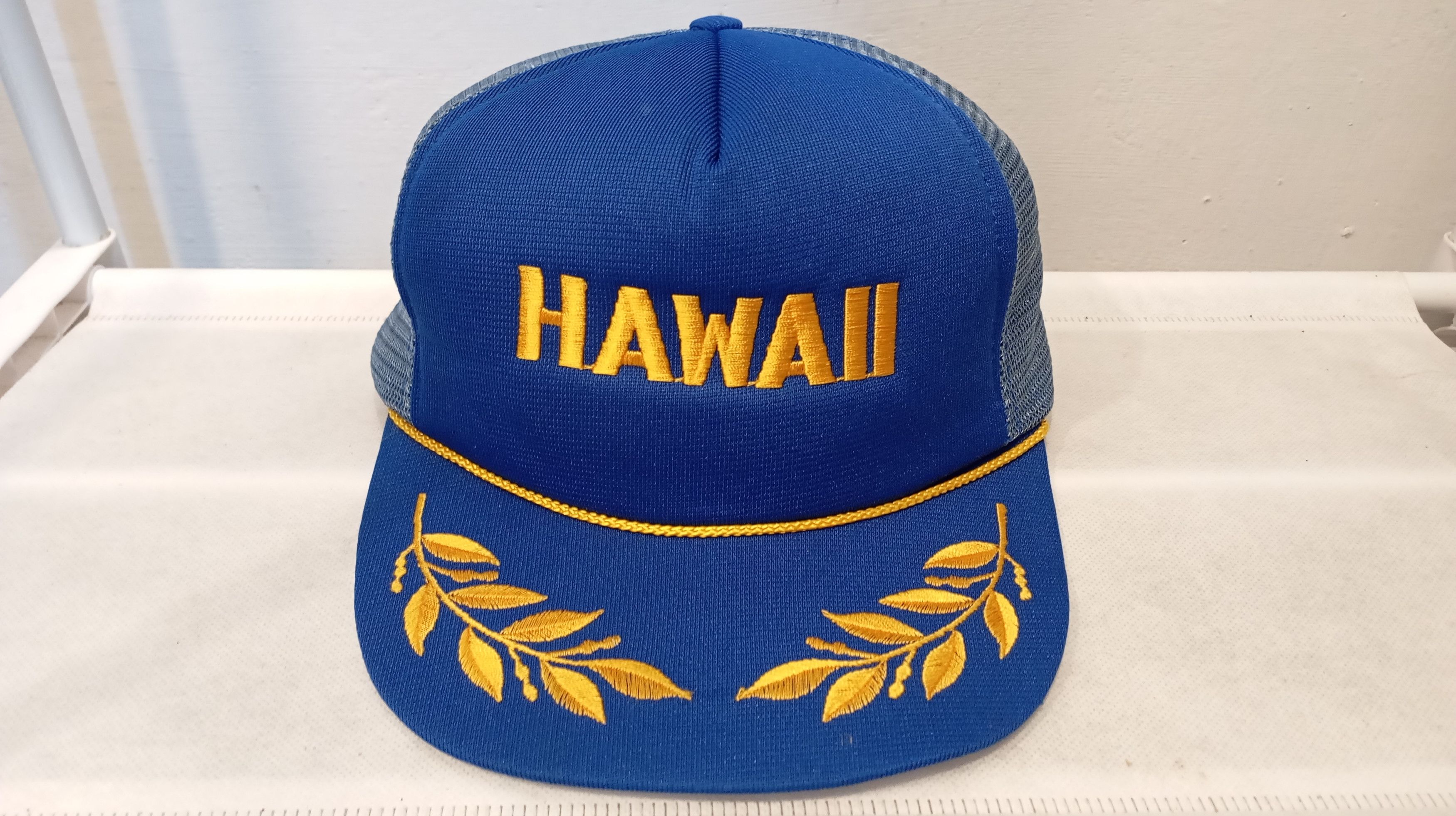 Vintage Vintage Hawaii Trucker Hat Cap Size ONE SIZE - 1 Thumbnail