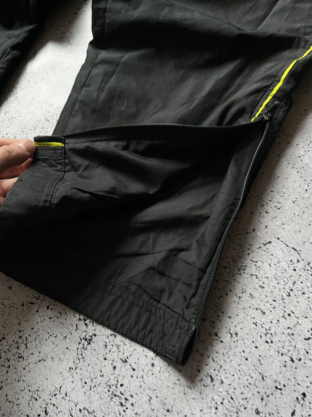 Nike Vintage Nike Nylon Drill Track Pants Mini Swoosh Y2K USA Size US 34 / EU 50 - 4 Thumbnail