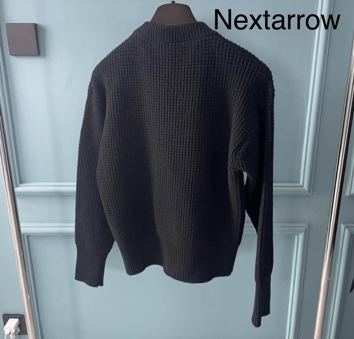 Louis Vuitton Louis Vuitton chest leather badge logo black sweater 2412- Size US M / EU 48-50 / 2 - 2 Thumbnail