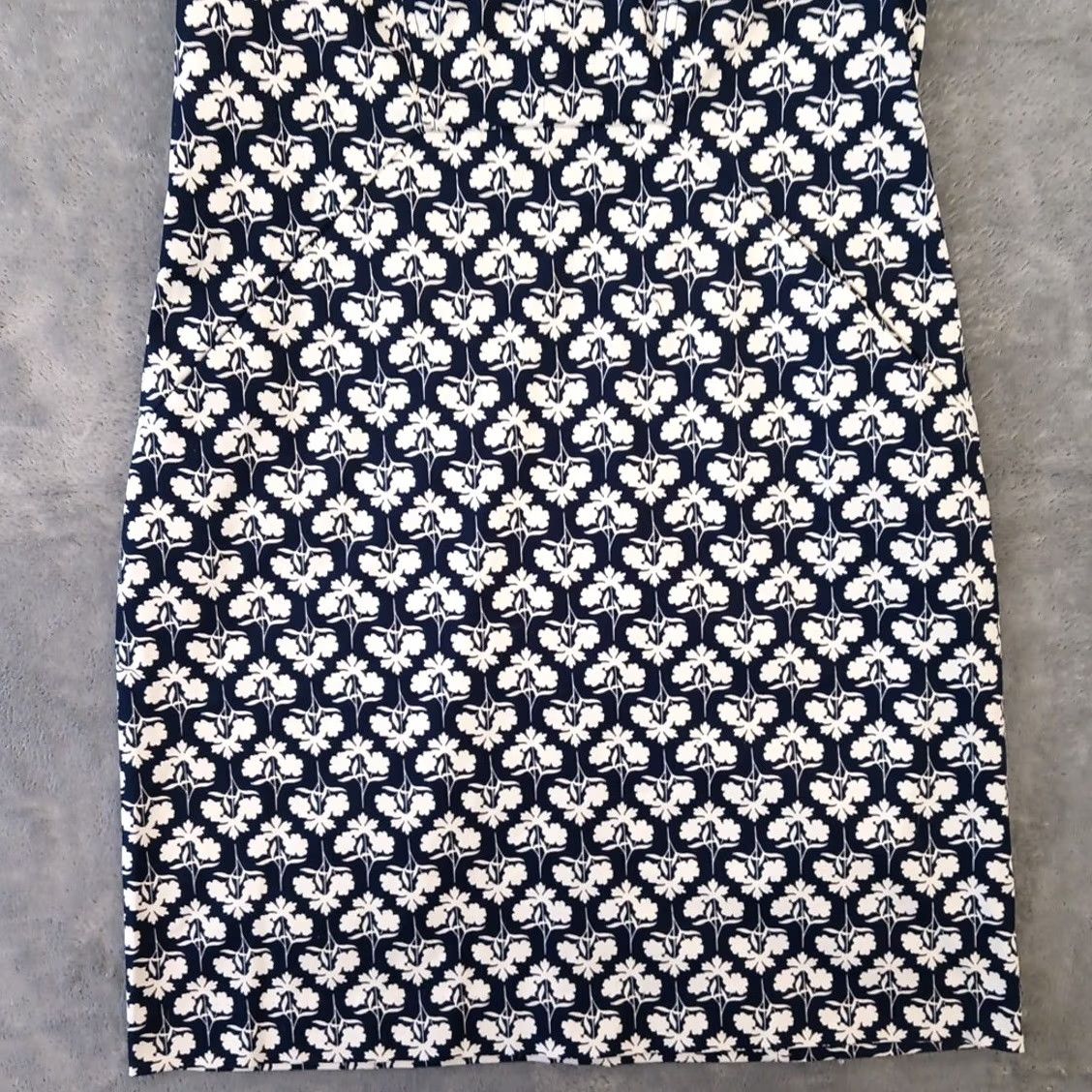 Boden Boden Pencil Dress Blue Floral Short Sleeve V Neck Cotton Blend 8P Petite Women Knee Length Ladies Mens Womens Size 30" / US 8 / IT 44 - 5 Thumbnail
