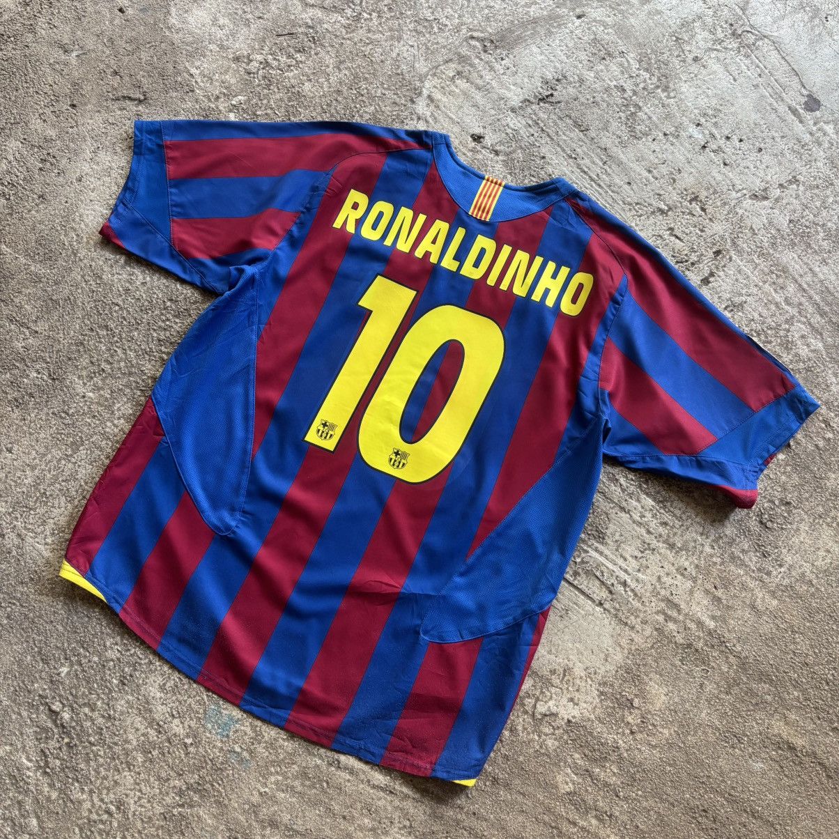 Nike 2005-06 FC Barcelona Home Shirt Ronaldinho #10 🪄🧙🇧🇷 Size US XL / EU 56 / 4 - 1 Thumbnail