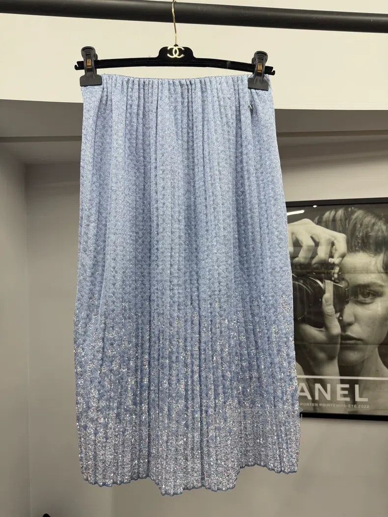 Chanel Chanel 25P blue sequin skirt Size 24" / US 00 / IT 34 - 1 Thumbnail