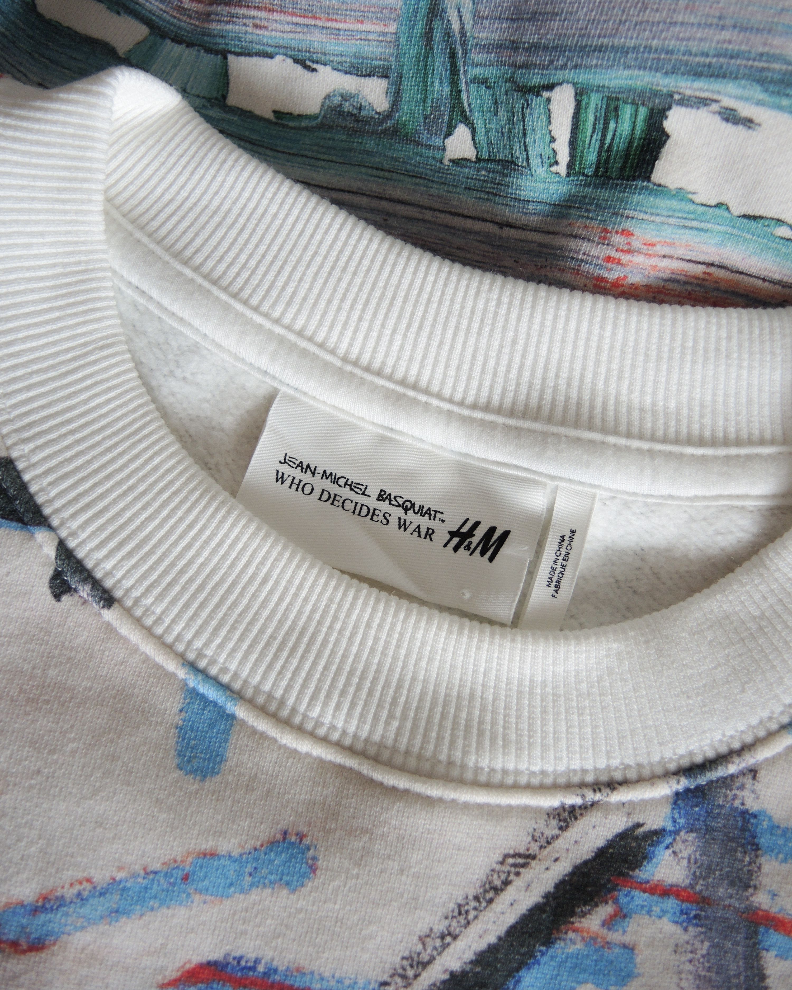 H&M × Jean-Michel Basquiat × Who Decides War WHO DECIDES WAR x BASQUIAT x H&M PRINTED SWEATSHIRT Size US S / EU 44-46 / 1 - 6 Thumbnail