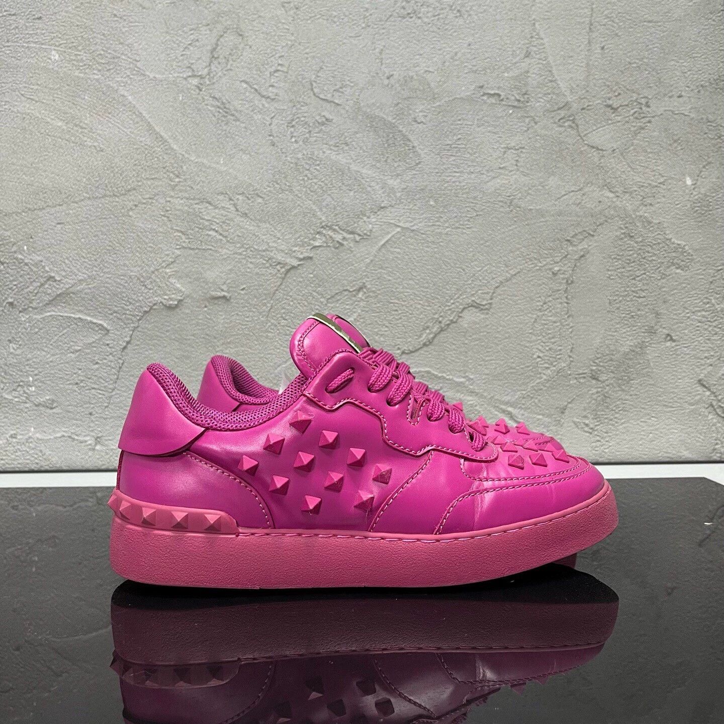 Valentino Valentino Rock Be Rockstud Sneakers 98 New Size 38 Size US 7 / IT 37 - 3 Thumbnail