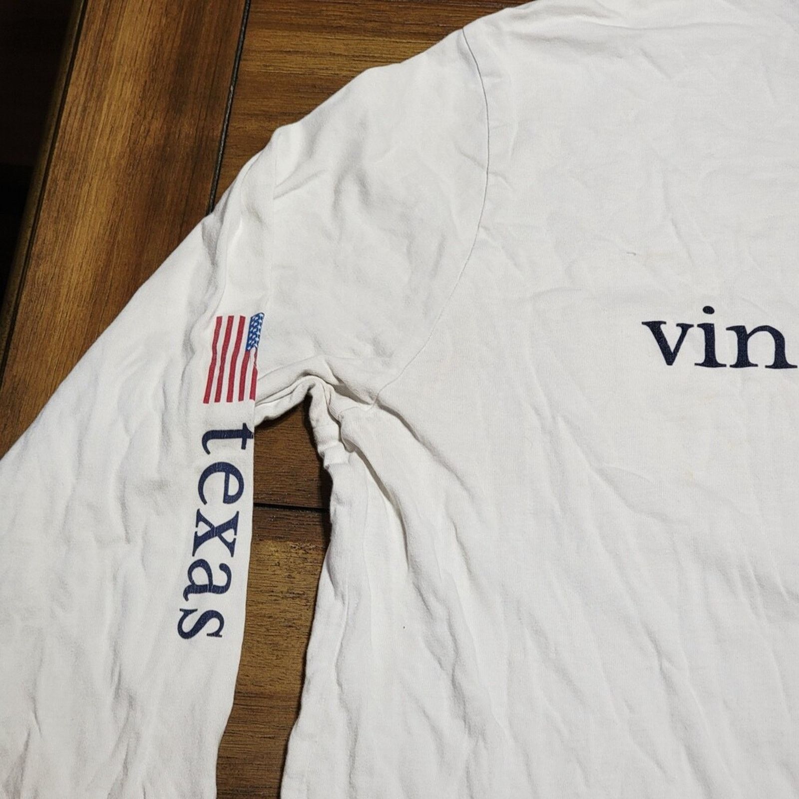 Vineyard Vines Vineyard Vines LS Unisex w/ Pocket "Texas" Whale - Medium Size US M / EU 48-50 / 2 - 3 Thumbnail