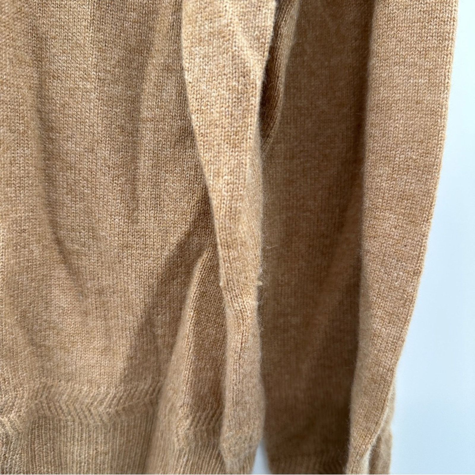 Nordstrom John W. Nordstrom Cashmere Tan Long Sleeve V Neck Sweater L Size US L / EU 52-54 / 3 - 8 Thumbnail