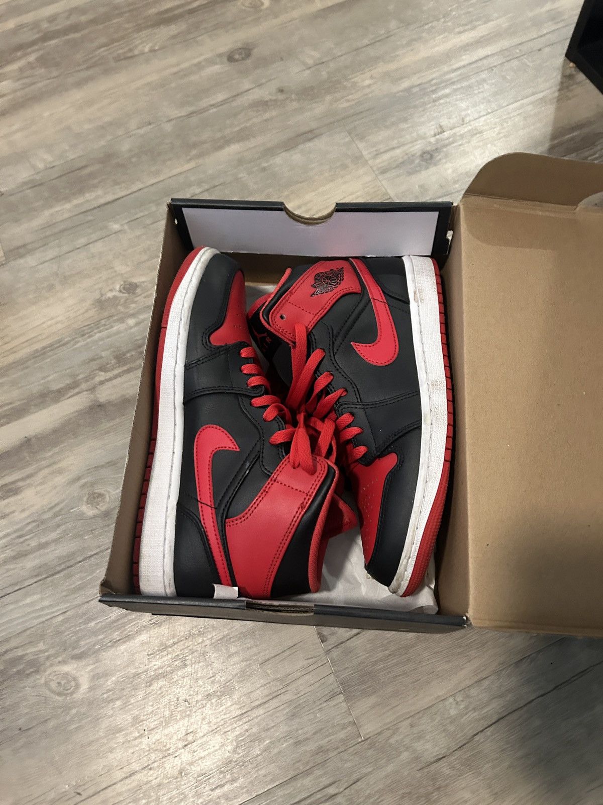Jordan Brand Air Jordan 1 mid Size US 8 / EU 41 - 2 Thumbnail
