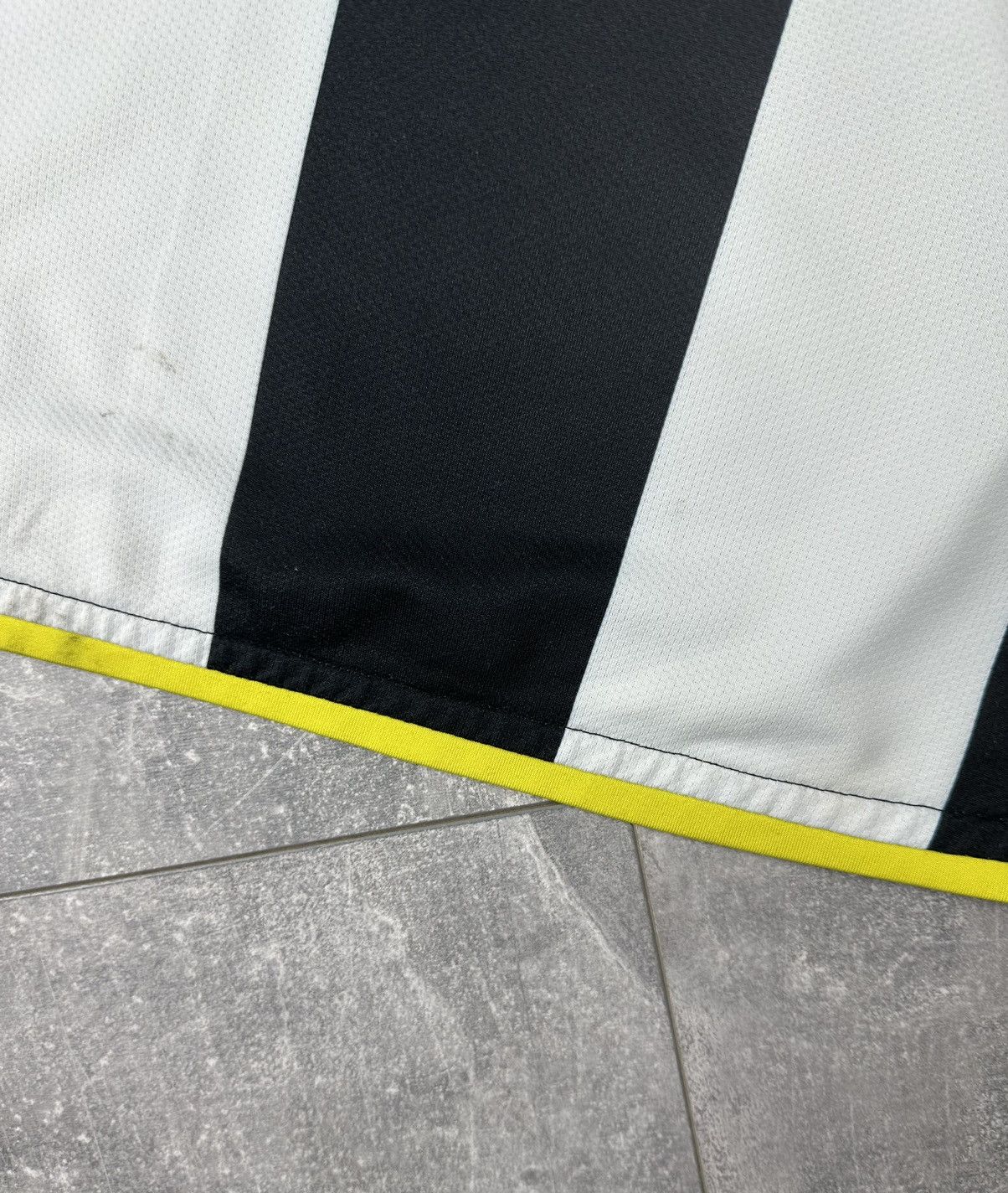 Nike Nike Juventus 2009/10 Home Soccer Football Jersey Size US S / EU 44-46 / 1 - 23 Thumbnail