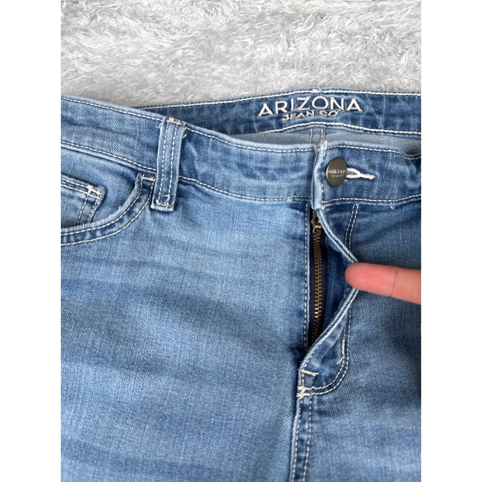 Vintage Arizona Jeans Juniors 13 L Blue Denim Bootcut Mid Rise Distressed Cotton 32x34 Jeans Mens Regular Blue Cotton Blend 5-Pocket Design Size 34" / US 12 / IT 48 - 5 Thumbnail