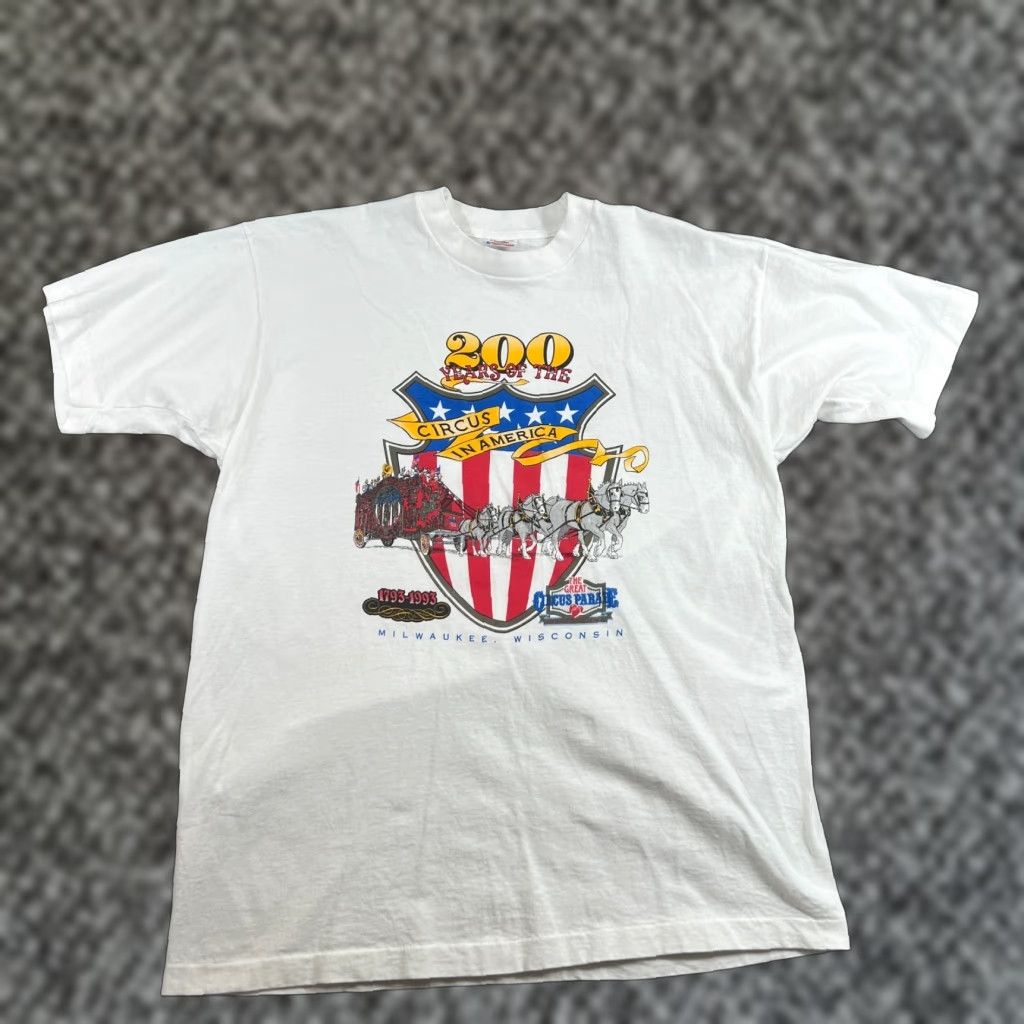 Fruit Of The Loom VINTAGE Fruit of the Loom Circus Shirt XL Men's White 1990s Circus Parade Milwaukee Wisconsin Graphic Tee Size US XL / EU 56 / 4 - 1 Thumbnail