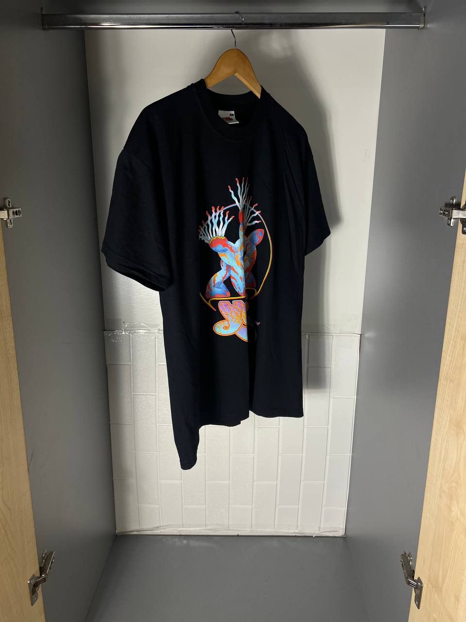 Band Tees VINTAGE YES WORLD TOUR ROCK T-SHIRT METAL PUNK ALBUM Y2K 90s Size US XL / EU 56 / 4 - 3 Thumbnail