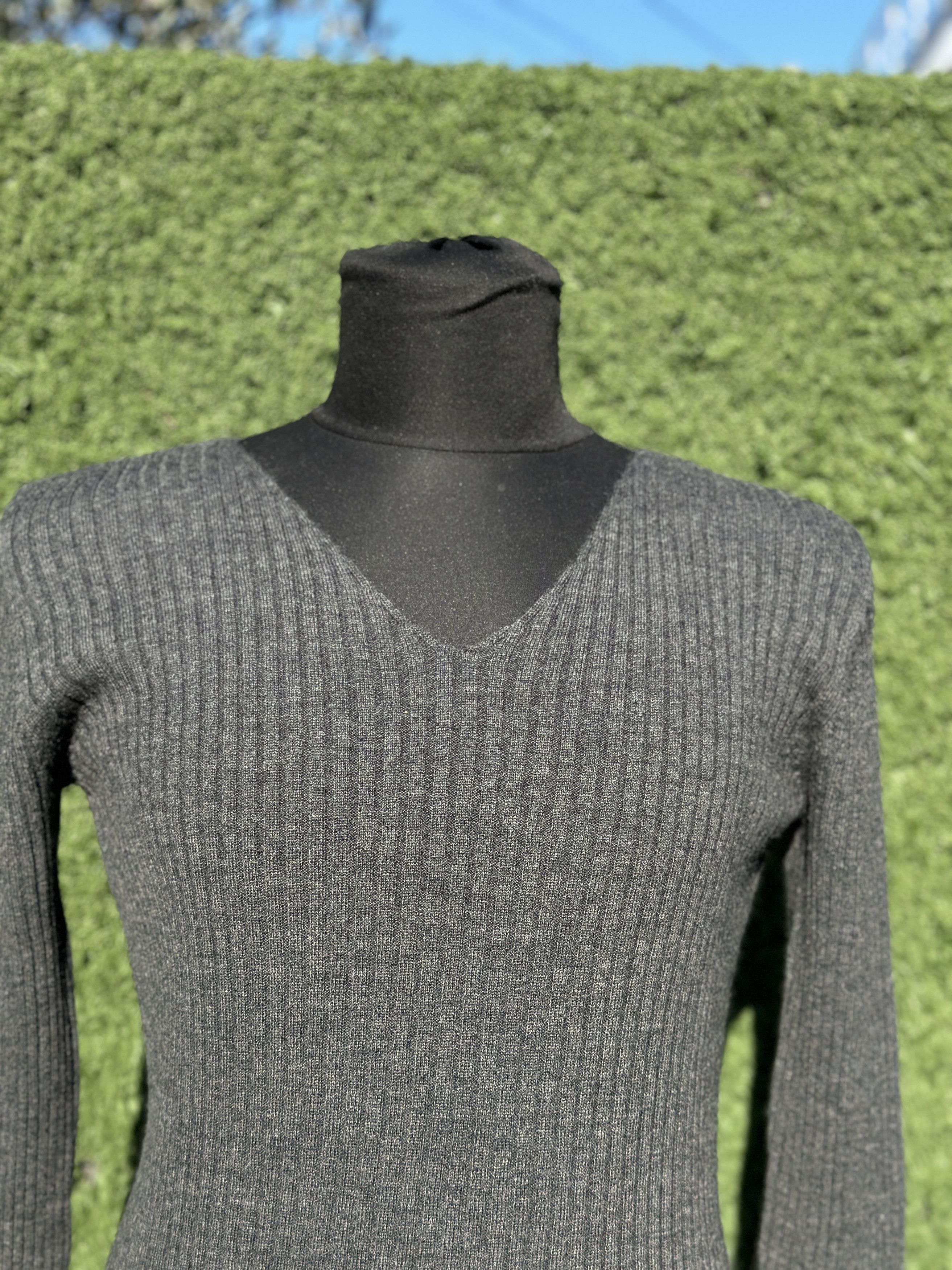 Prada Prada Cashmere Cardigan Size IT 38 Slim Wide V Neck Knit Size M / US 6-8 / IT 42-44 - 5 Thumbnail
