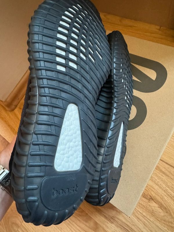 Kanye West × Yeezy Adidas Yeezy boost Yeezy 350 v2 onyx EU44 US10 Size US 10 / EU 43 - 4 Thumbnail