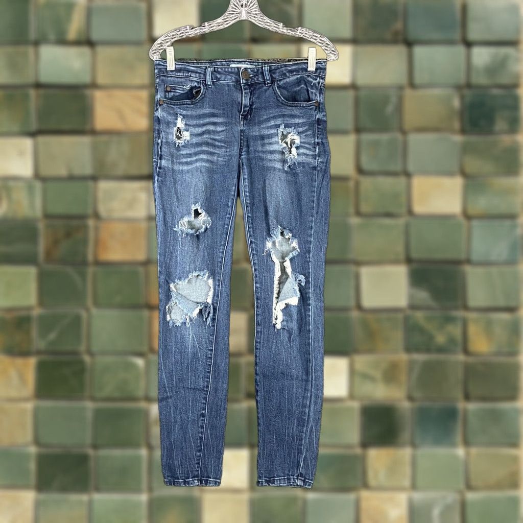 Vintage VINTAGE? No, not vintage. We'll craft: Refuge Women Jeans Skinny Distressed Blue 2 Regular Adult Womens Size 2 Distressed Skinny Jeans Blue Size 26" / US 2 / IT 38 - 1 Thumbnail