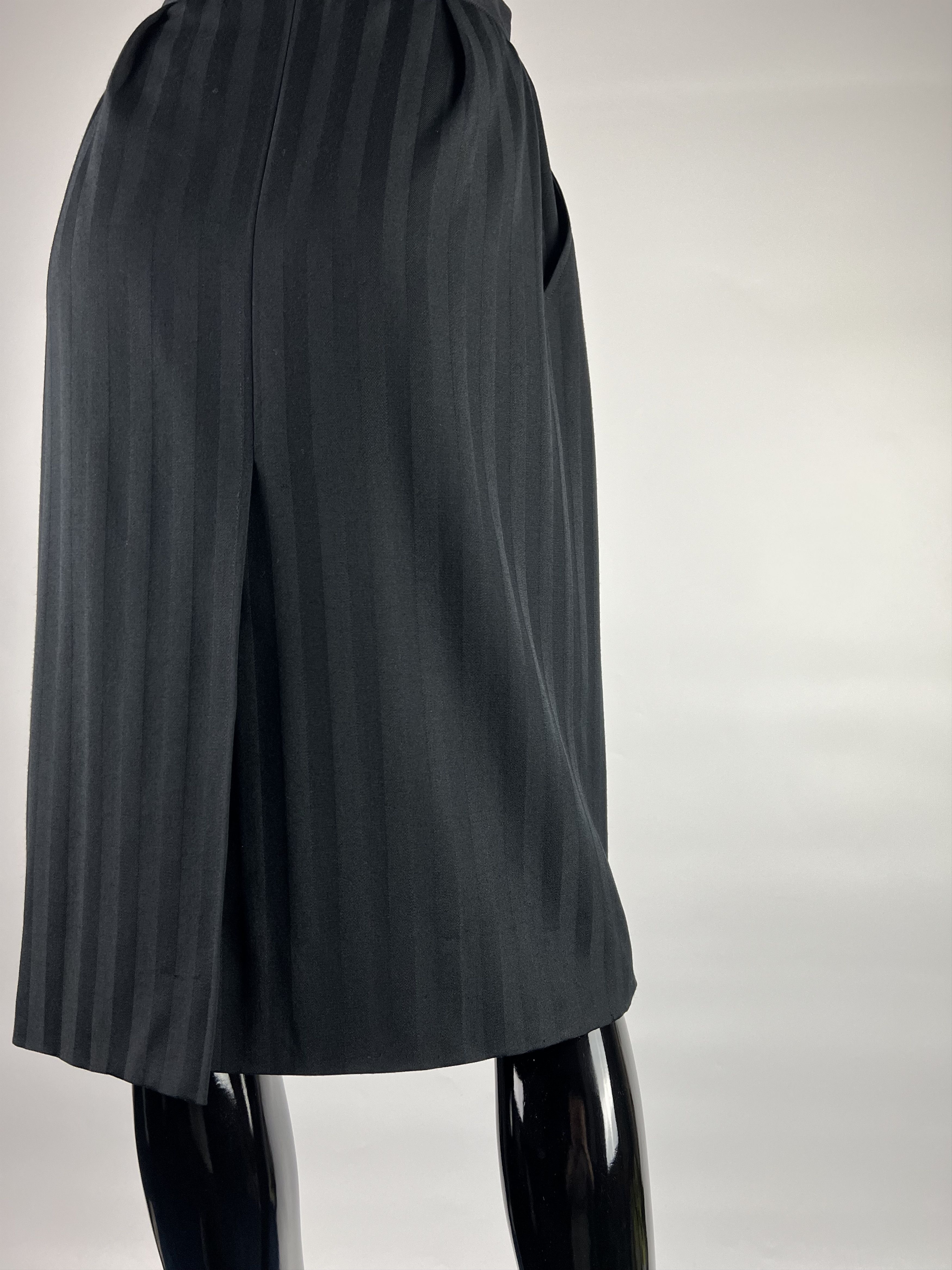Yves Saint Laurent 90s Rare Vtg Yves Saint Laurent Variation Striped Wool Skirt Size 27" / US 4 / IT 40 - 6 Thumbnail