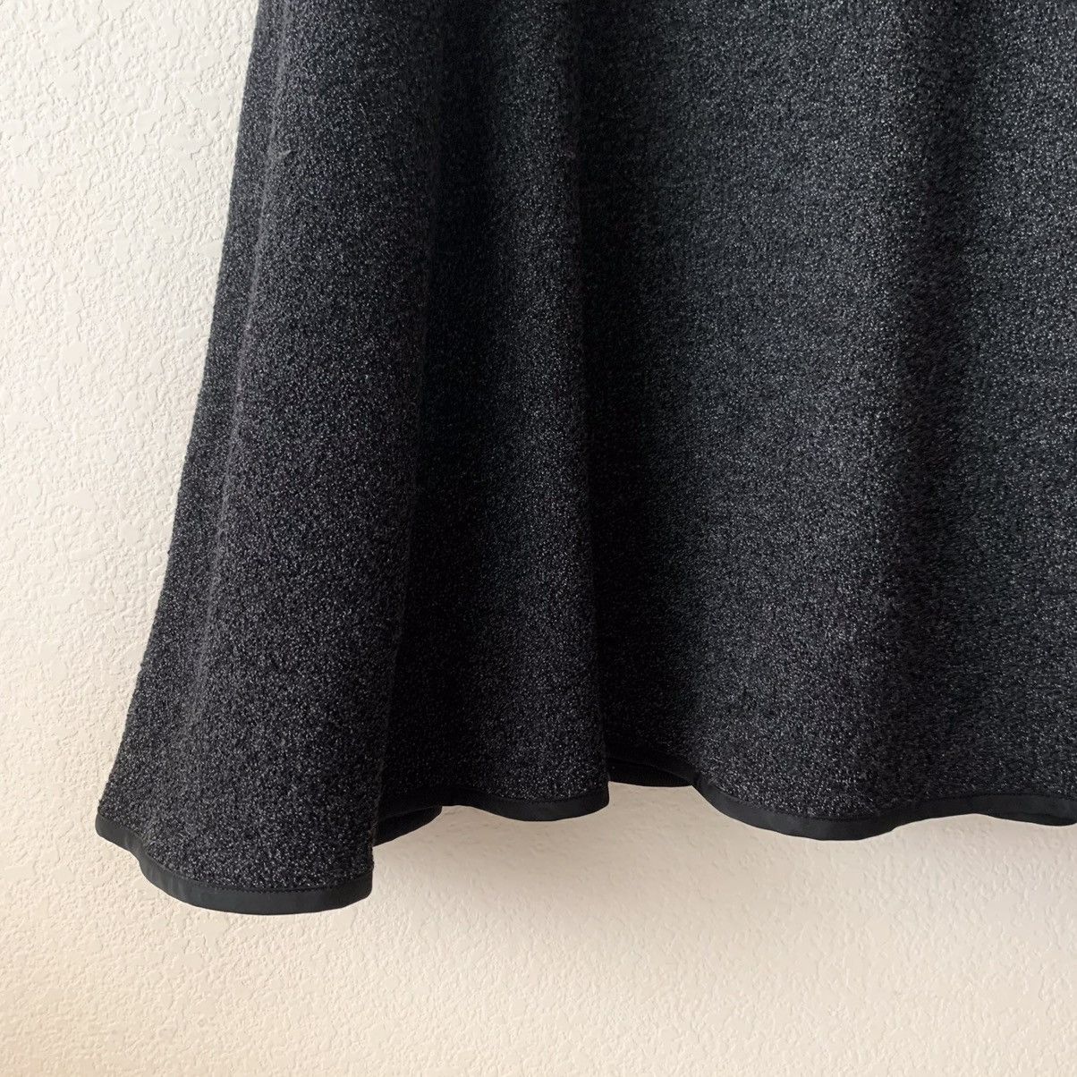 Louis Vuitton Louis Vuitton wool blend flare skirt Size 27" / US 4 / IT 40 - 15 Thumbnail