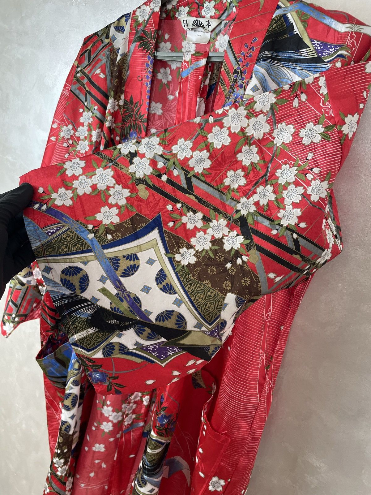 Japanese Brand Rare Red Kimono Robe Made in Japan – Floral & Samurai Design Size M / US 6-8 / IT 42-44 - 3 Thumbnail