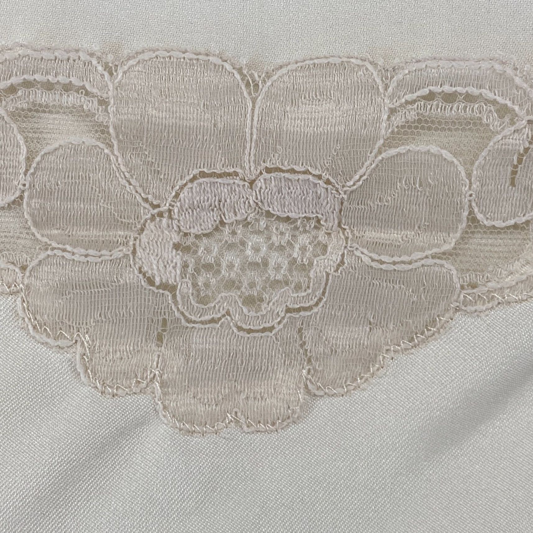 VINTAGE GOSSARD ARTEMIS Nightgown M Lace Trim Button Up Long Sleeve Ivory USA Gown Womens