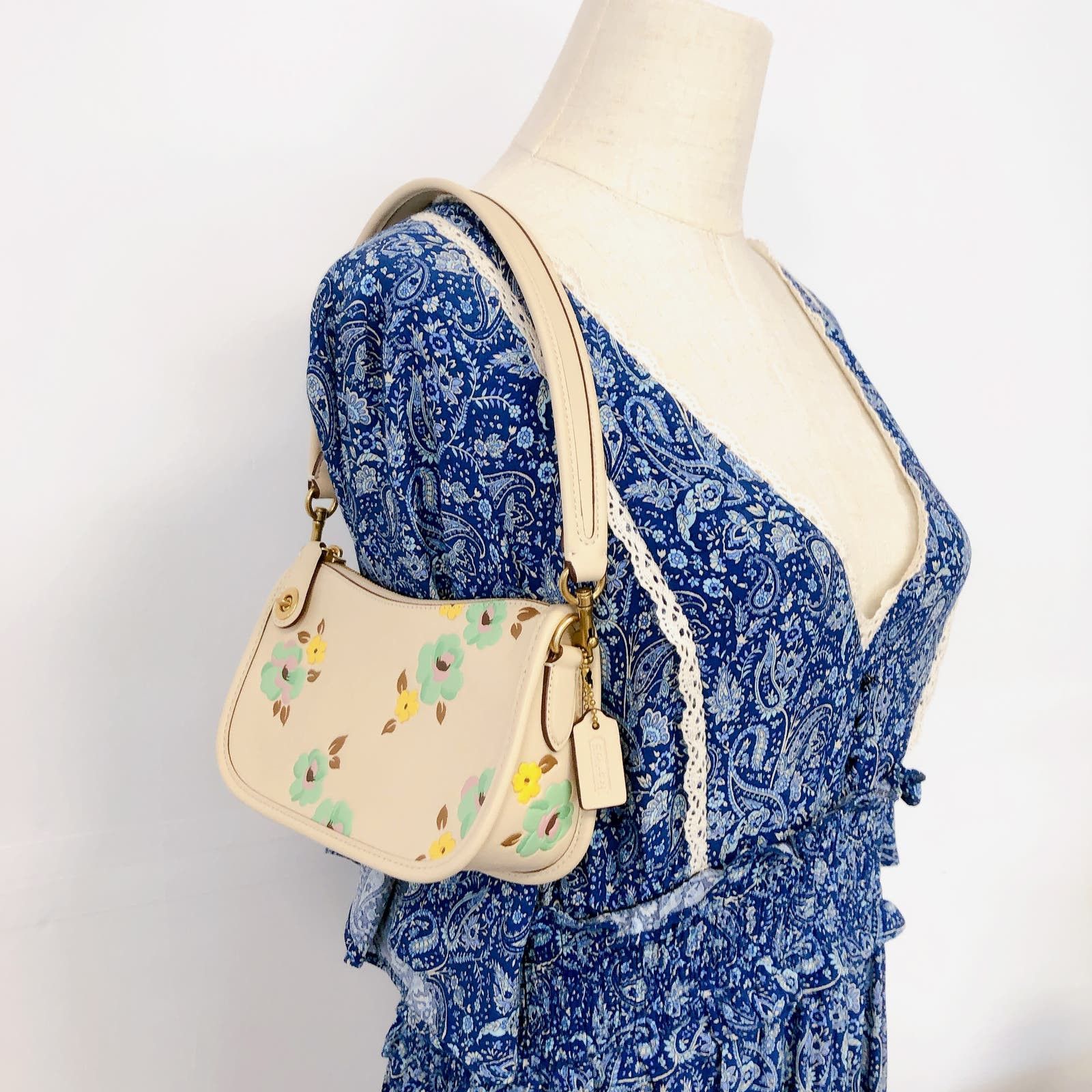 image of Coach Ch824 Swinger 20 With Floral Print In Ivory Multi in Cream, Women's