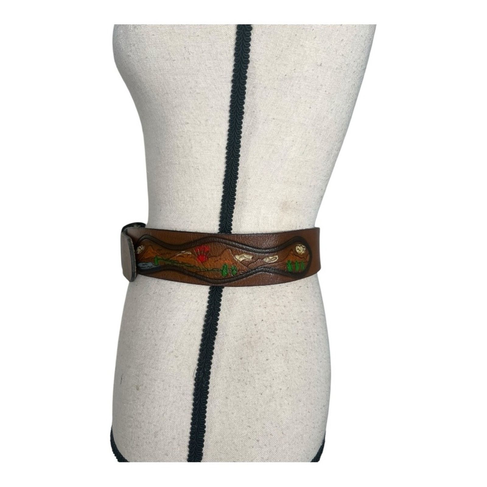 Vintage Artisan Brown Cowhide Leather Belt Textured Surface Design Size ONE SIZE - 4 Thumbnail