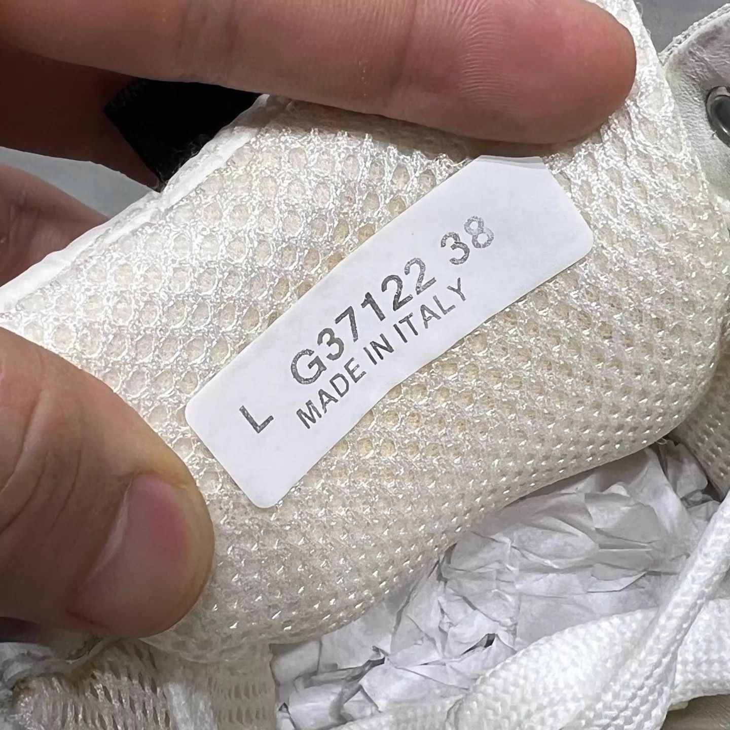 Chanel Chanel White CC Logo Sneakers EUR 38 YH26907 Size US 7.5 / IT 37.5 - 8 Thumbnail