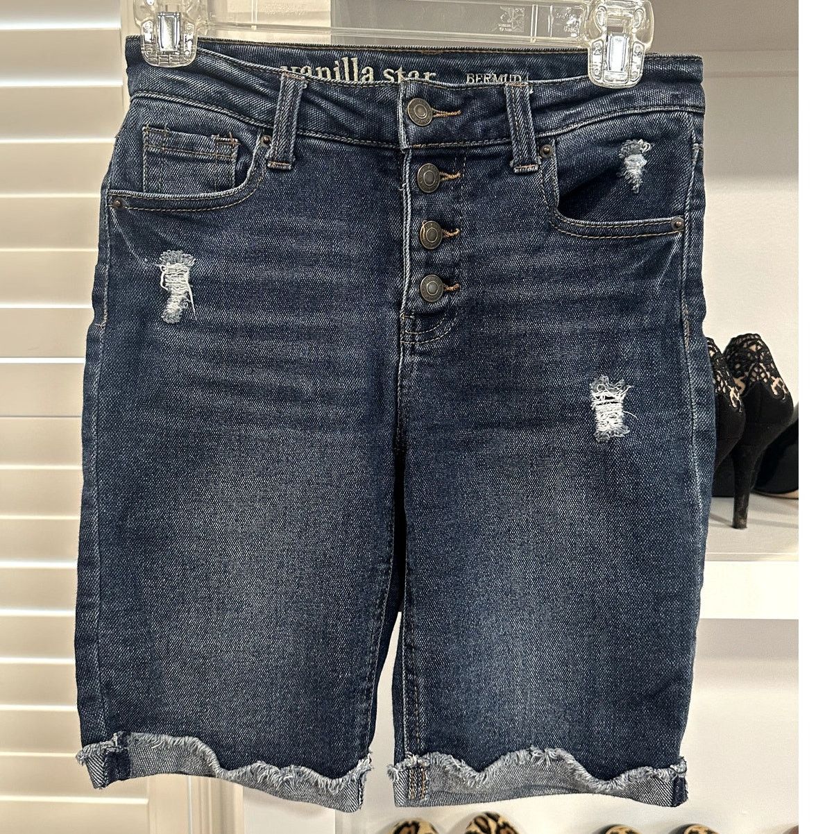 Other Vanilla Star Juniors Distressed Denim Burmuda Shorts 26/3 Size 26" / US 2 / IT 38 - 1 Thumbnail