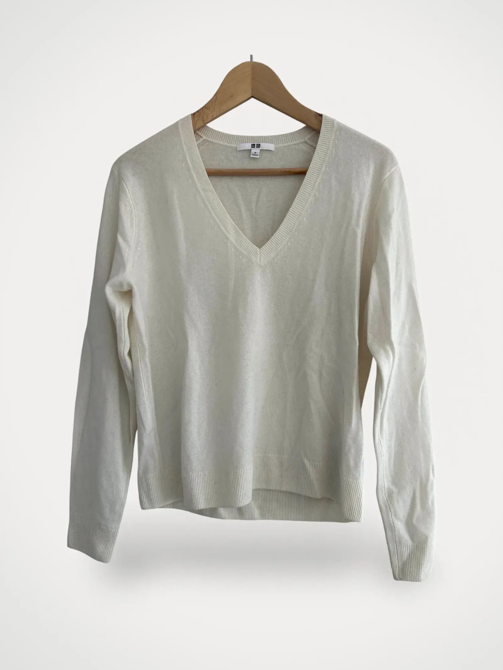 Uniqlo Uniqlo Sweater Size M / US 6-8 / IT 42-44 - 1 Thumbnail