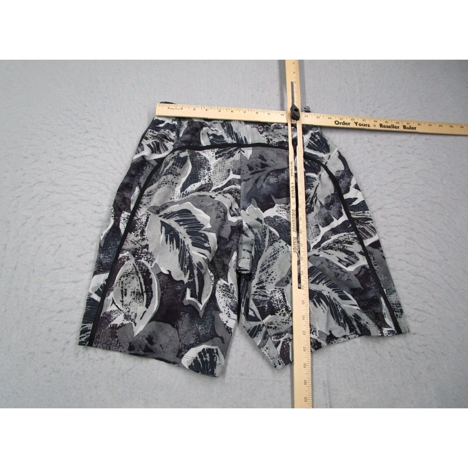 Lululemon Lululemon Men Small Gray Floral License To Train 9" Lined Performance Shorts with Drawstring Size US 29 - 5 Thumbnail