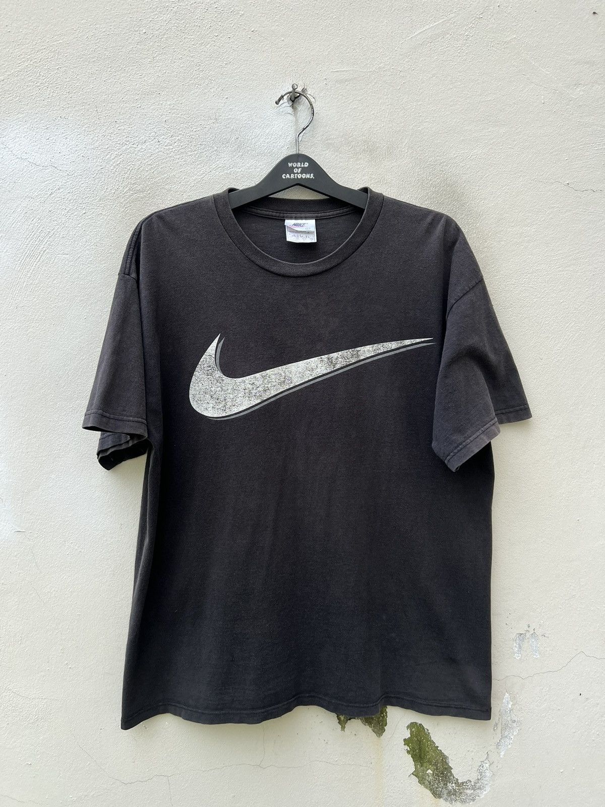 Nike Vintage 90s Nike Distressed Sun Faded Black Swoosh t shirt Size US L / EU 52-54 / 3 - 5 Thumbnail