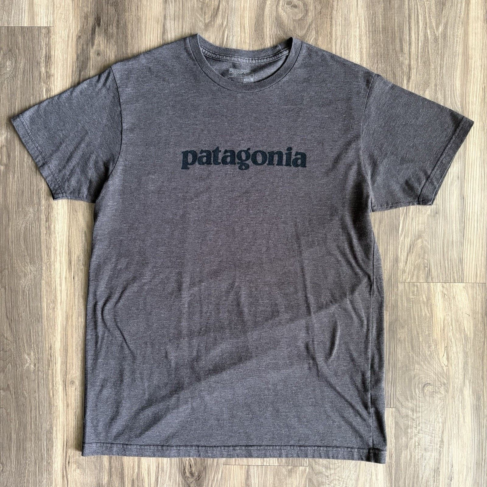 Patagonia Patagonia T-Shirt Men’s Size Slim L 73 Text Logo Size US L / EU 52-54 / 3 - 1 Thumbnail