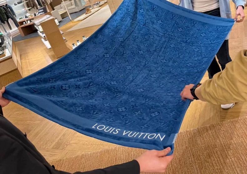 Louis Vuitton Louis Vuitton Logo Blue Beach Towel-2506 Size ONE SIZE - 6 Thumbnail