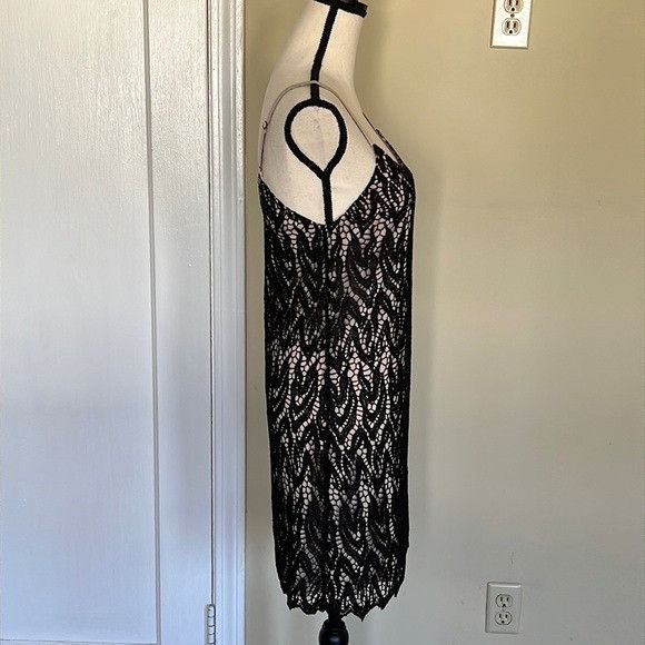 Alice + Olivia Alice + Olivia Emmie Lace Overlay Dress Size XS / US 0-2 / IT 36-38 - 3 Thumbnail