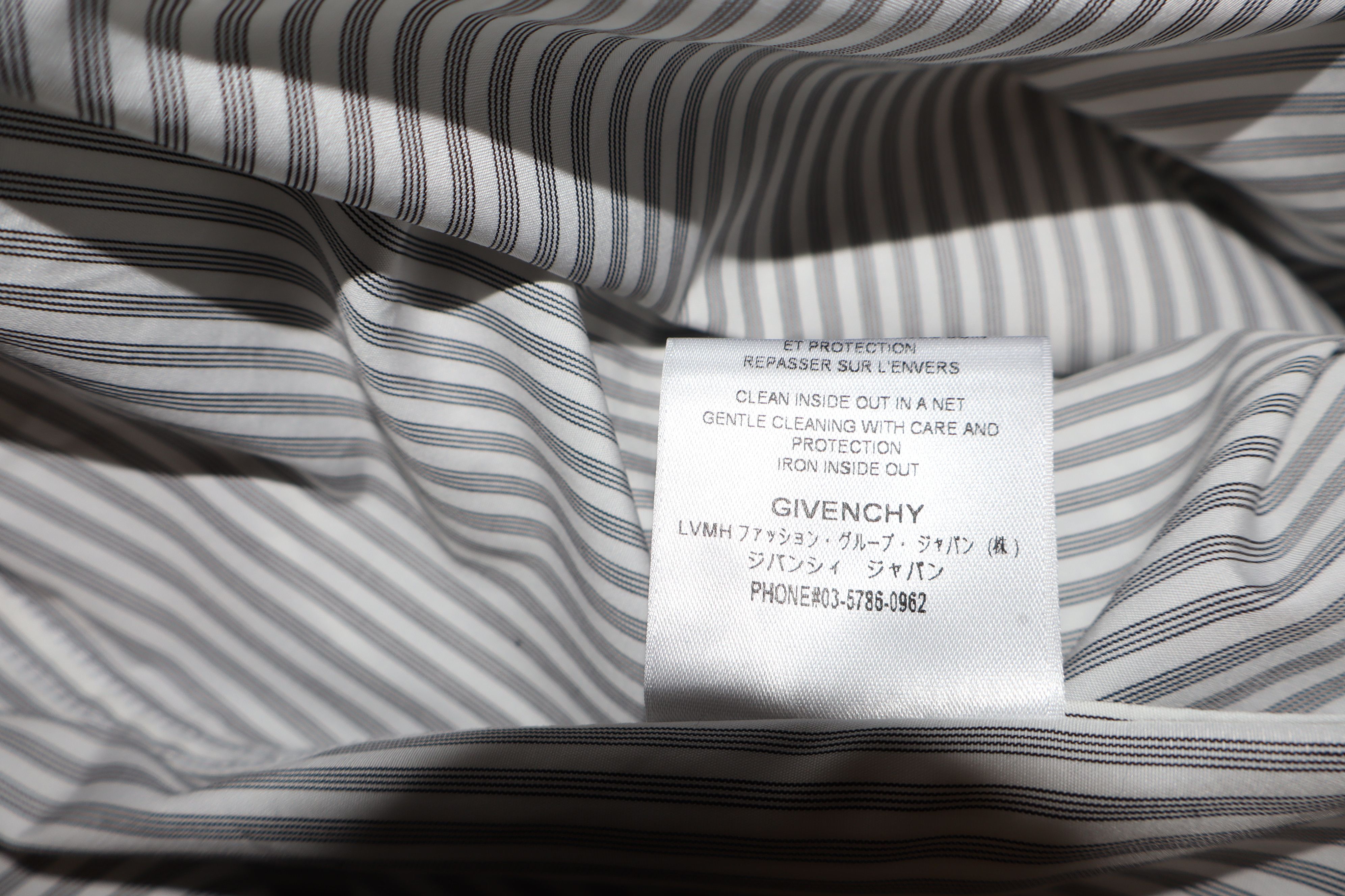 Givenchy Logo tape oversized shirt Size US L / EU 52-54 / 3 - 12 Thumbnail
