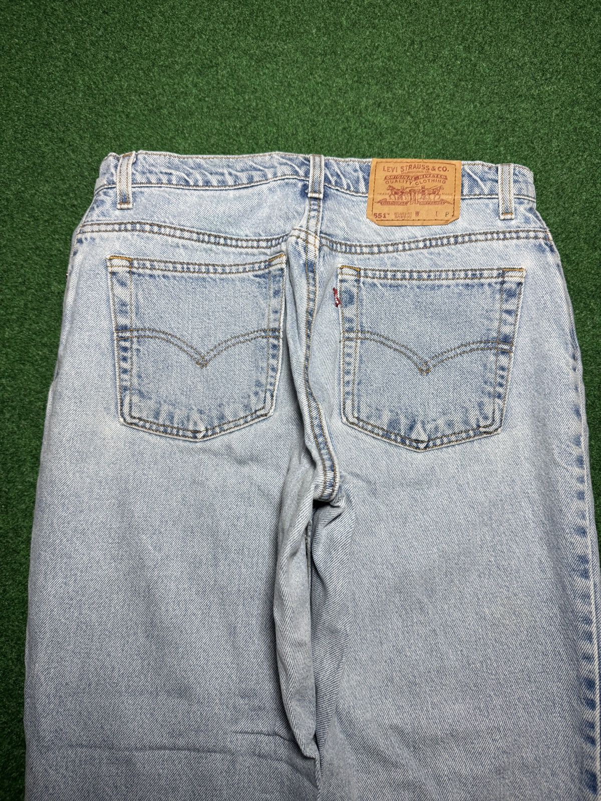 Levi's Vintage Clothing Vintage 90s Levi’s 551 Relaxed Fit 32x28 Distressed Jeans Size 36" / US 14 / IT 50 - 2 Thumbnail