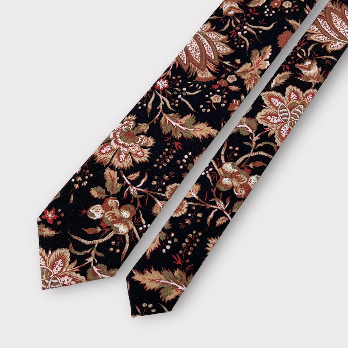 Other Men’s Black w/ Vermilion Oriental Floral Necktie Size ONE SIZE - 4 Thumbnail