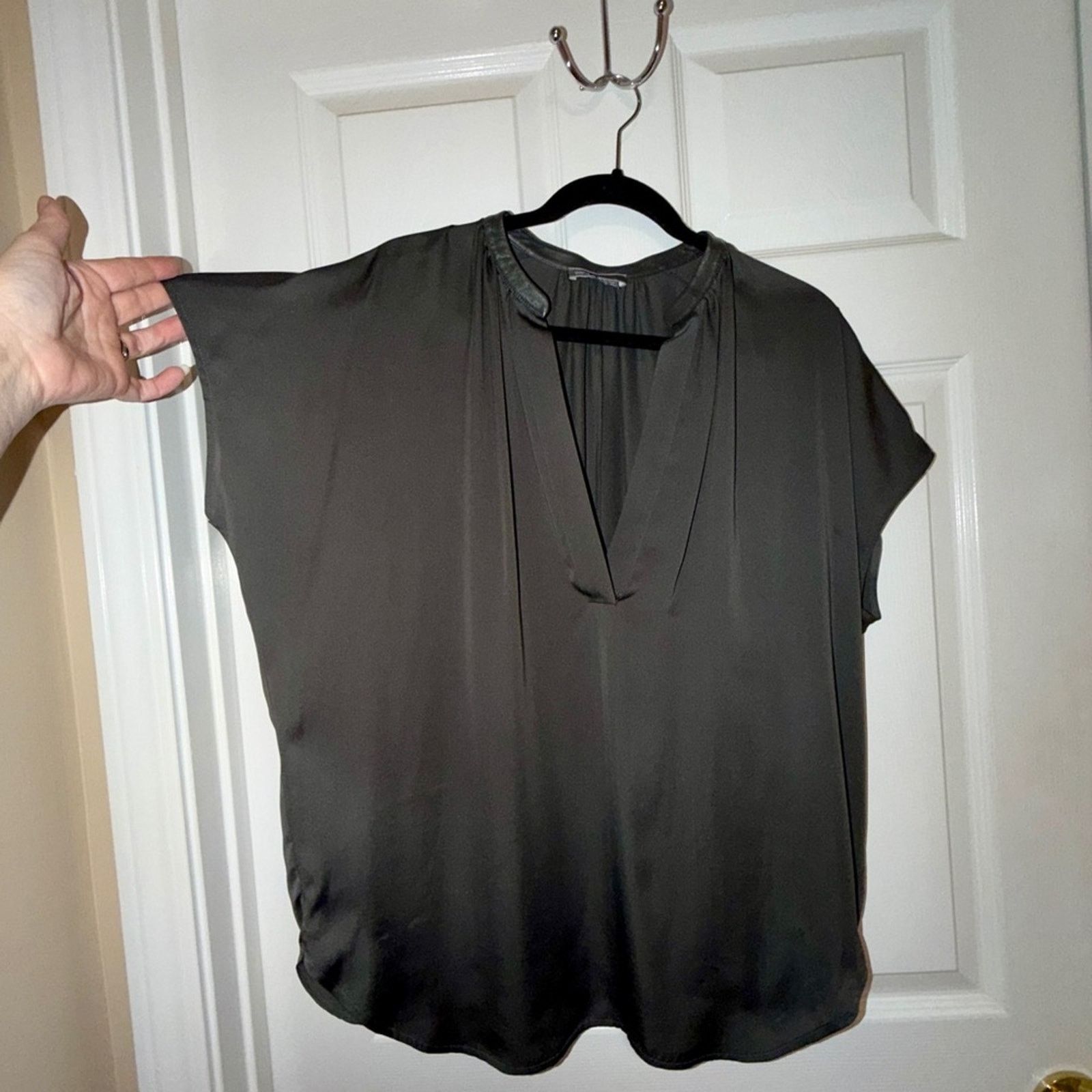 Vince VINCE 100% Silk Blouse Genuine Leather Trim Blouse Size M Size M / US 6-8 / IT 42-44 - 2 Thumbnail