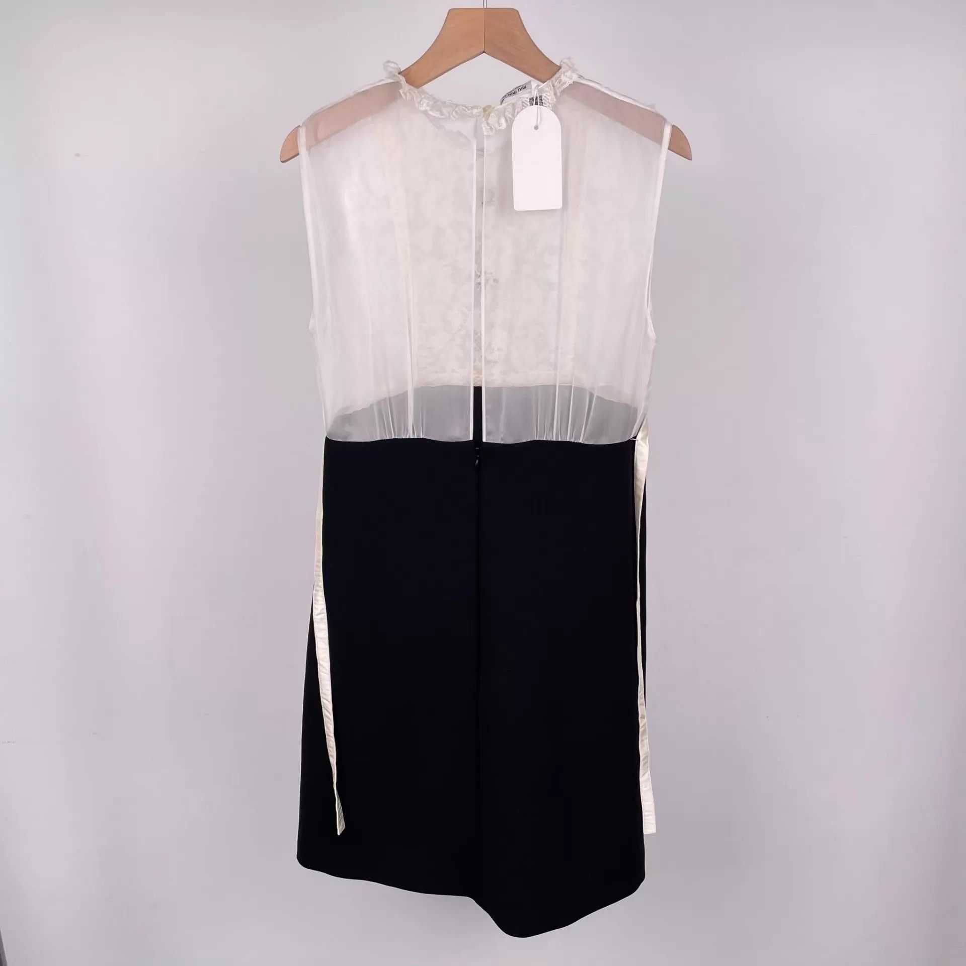 Miu Miu MIU MIU women's panelled satin-lace dress crystal-button Size S / US 4 / IT 40 - 2 Thumbnail